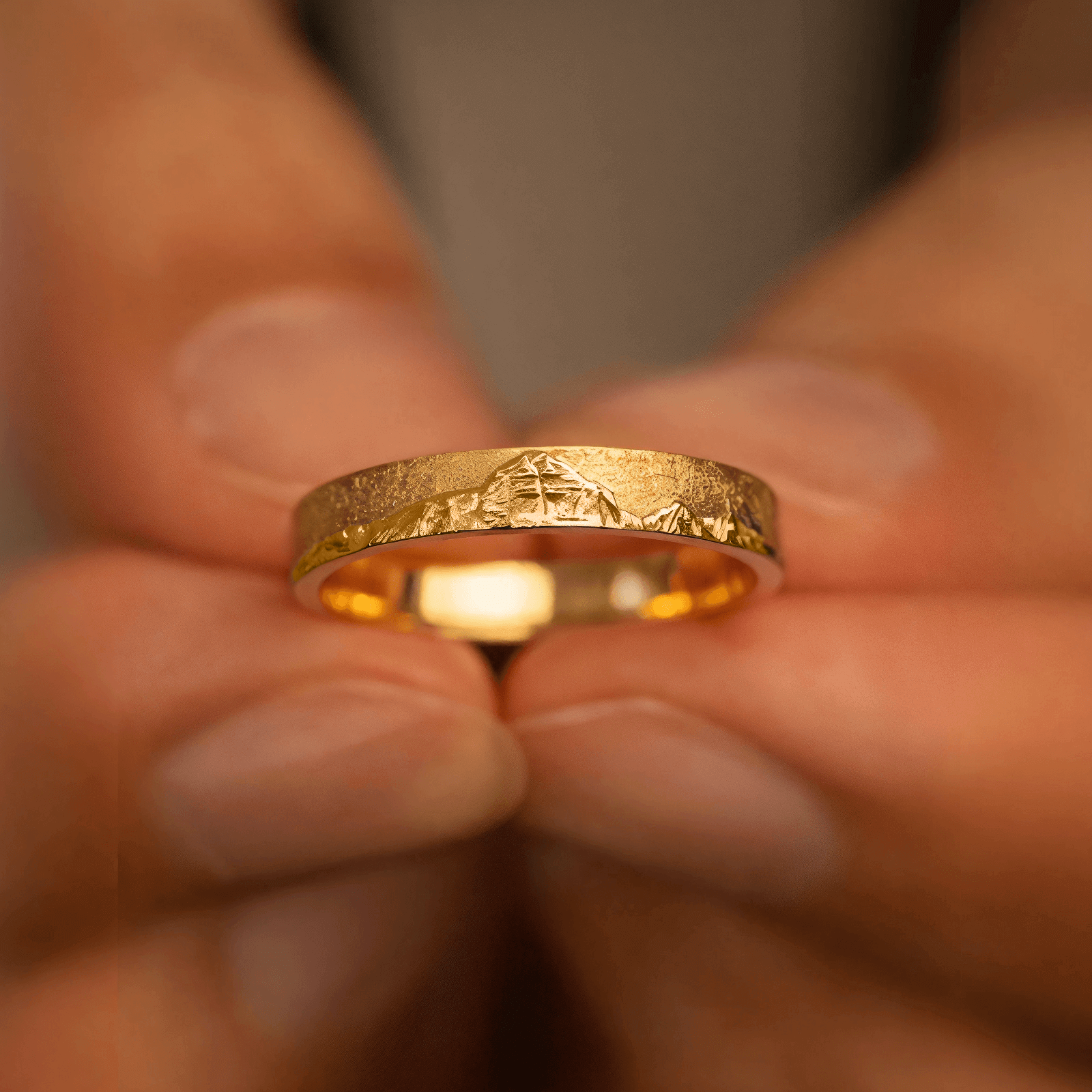 【Mt. Kailash】 Gold Hand-Engraved  Mens/Womens Mount Wedding Ring
