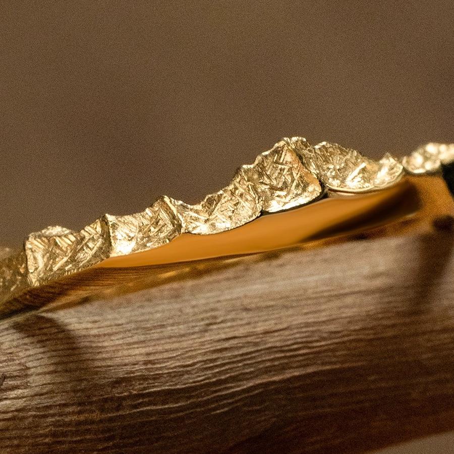【Mt. Kailash】Gold Hand-Engraved Mount Mens/Womens Wedding Ring