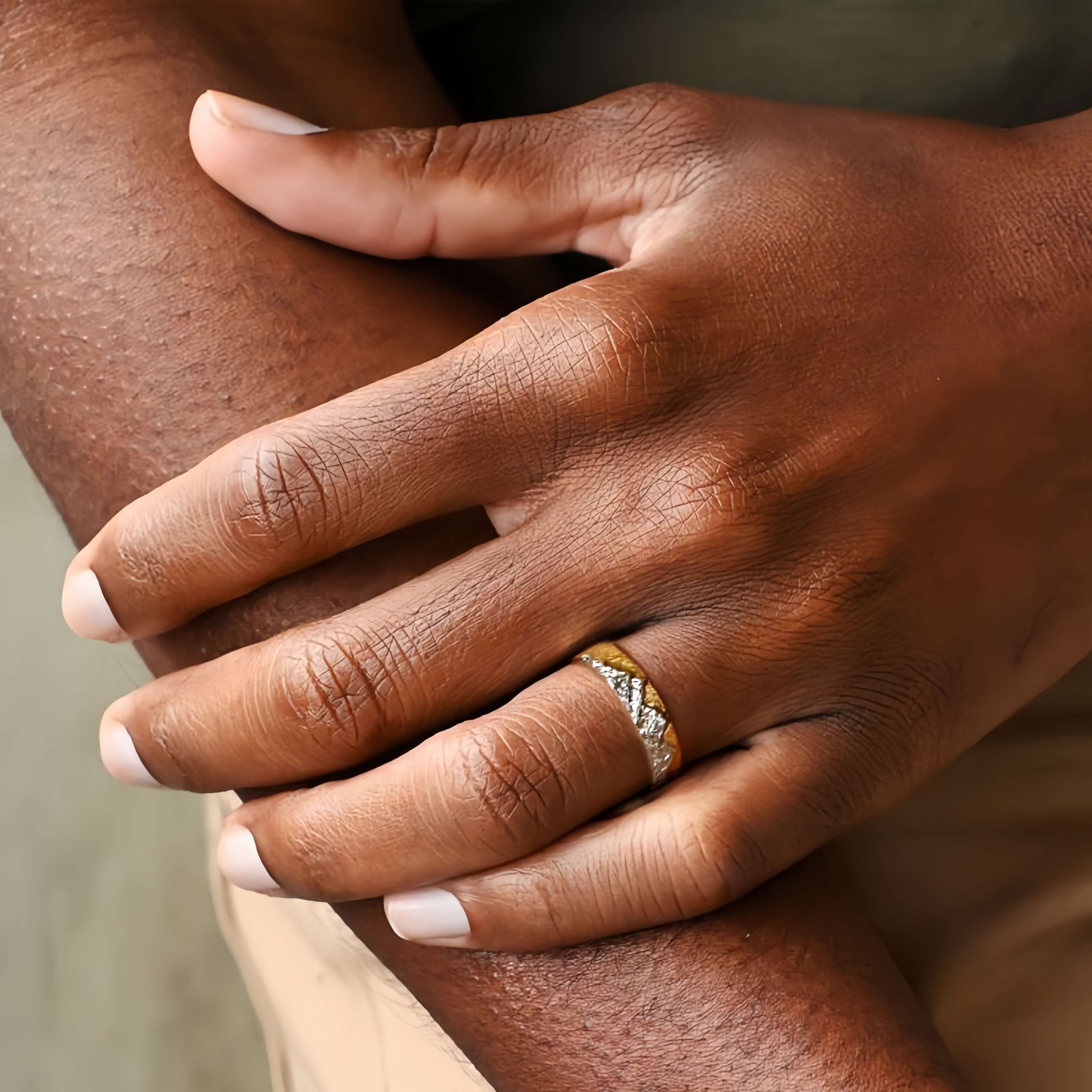 【Mt. Shasta】Gold Hand-Engraved Mount  Mens/Womens Wedding Ring