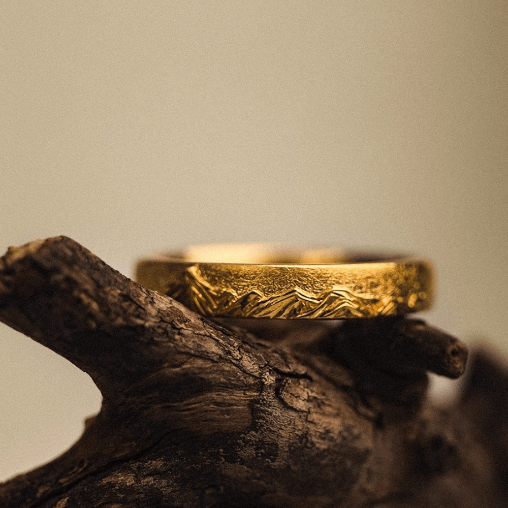 【Mt. Kailash】 Gold Hand-Engraved  Mens/Womens Mount Wedding Ring