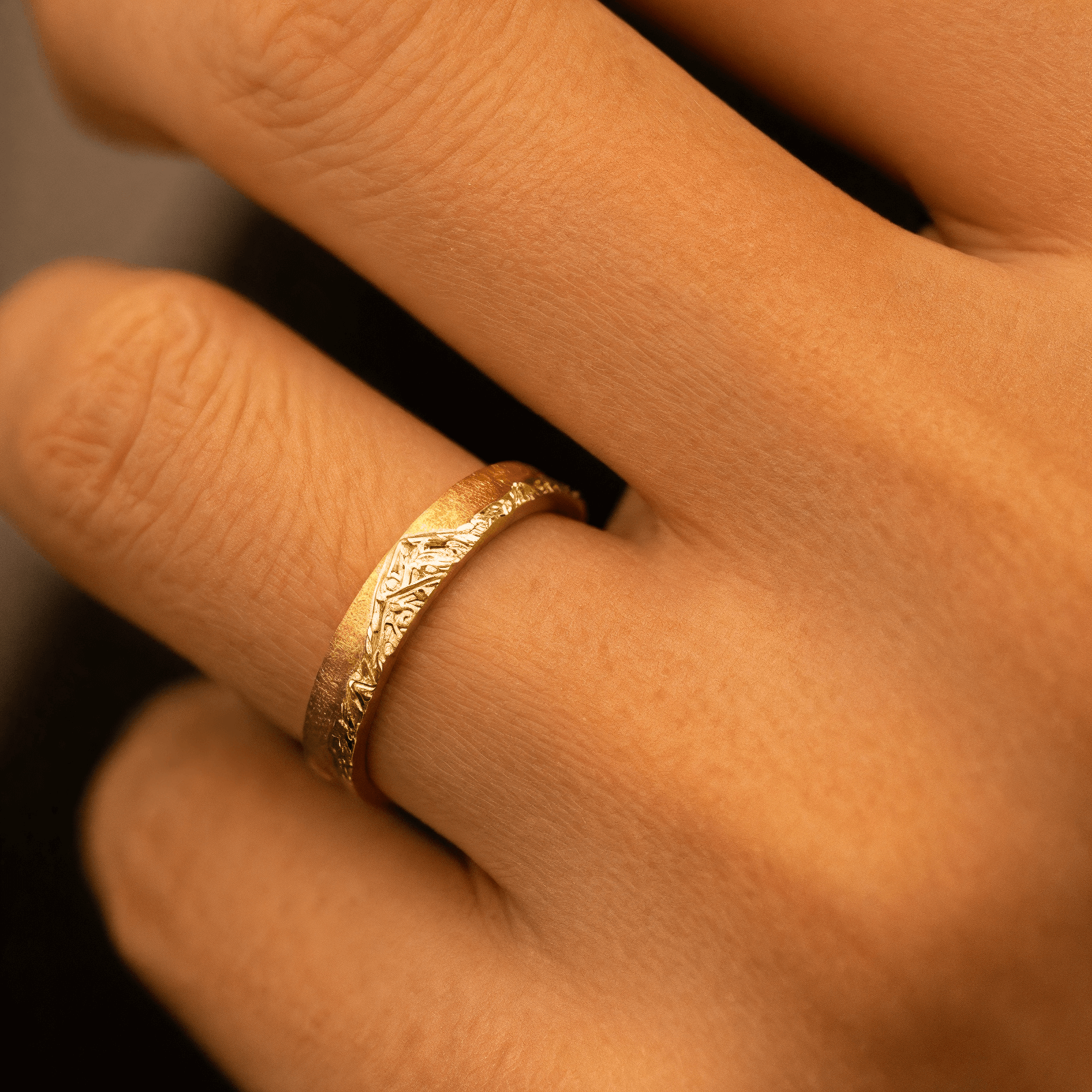 【Everest Summit】 Hand-Engraved Mount Mens/Womens Wedding Ring