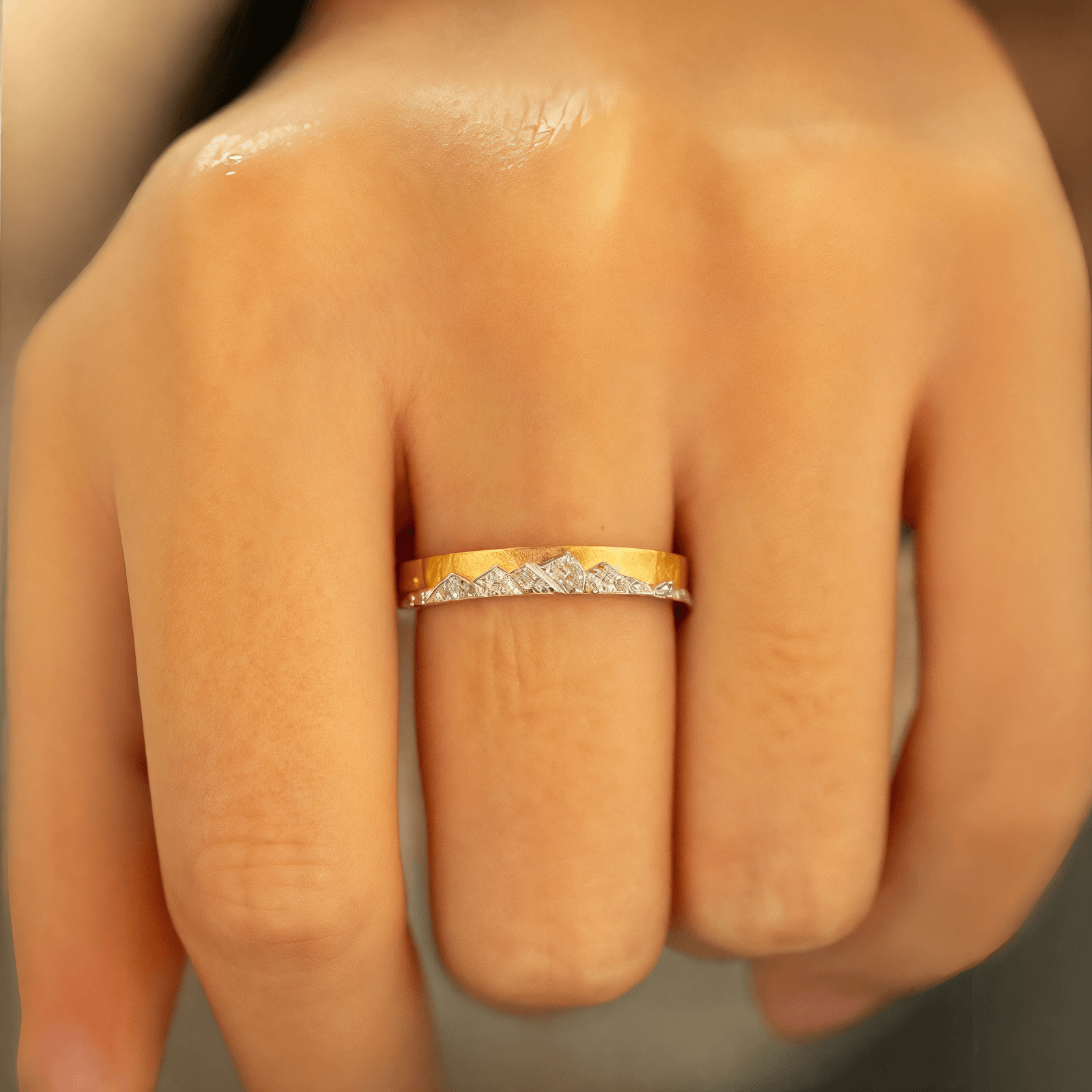 【Mont Blanc】Gold Hand-Engraved Mount Wedding Ring