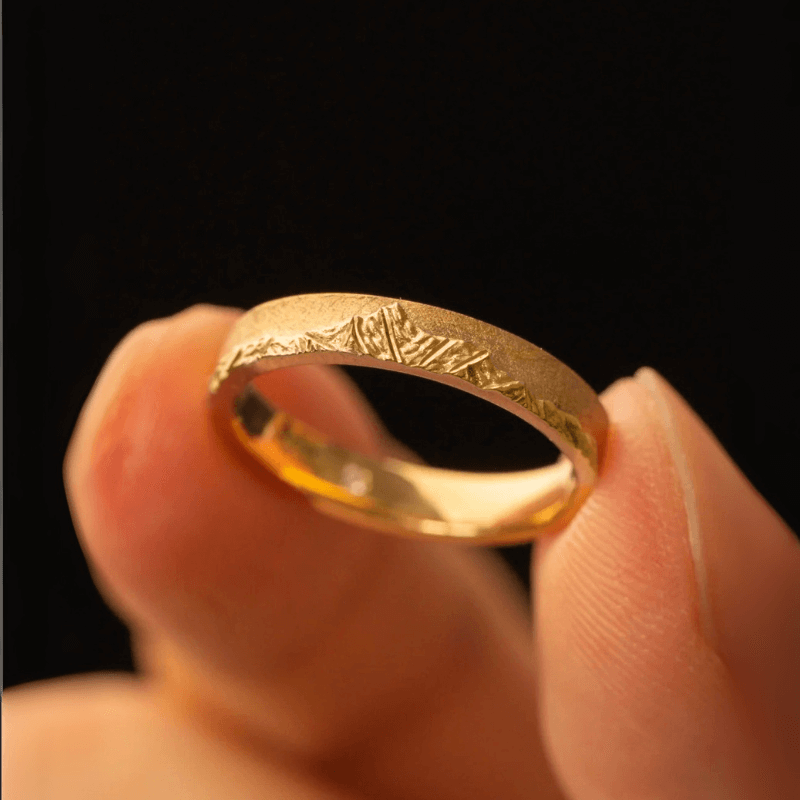 【Mt. Saint Elias】 Hand-Engraved Mount Mens/Womens Wedding Ring