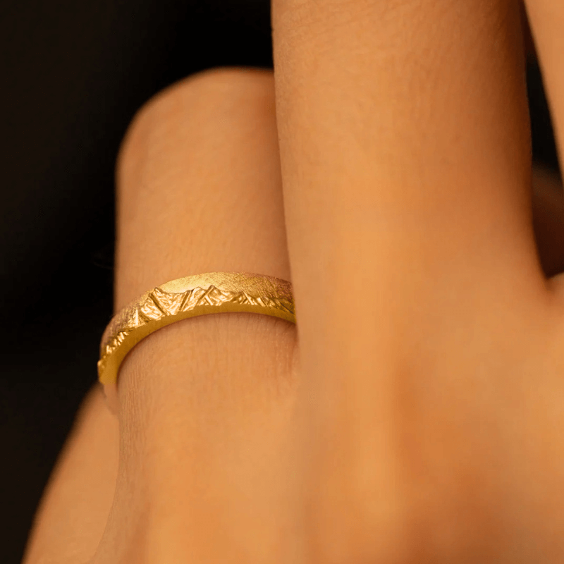 【Mt. Saint Elias】 Hand-Engraved Mount Mens/Womens Wedding Ring