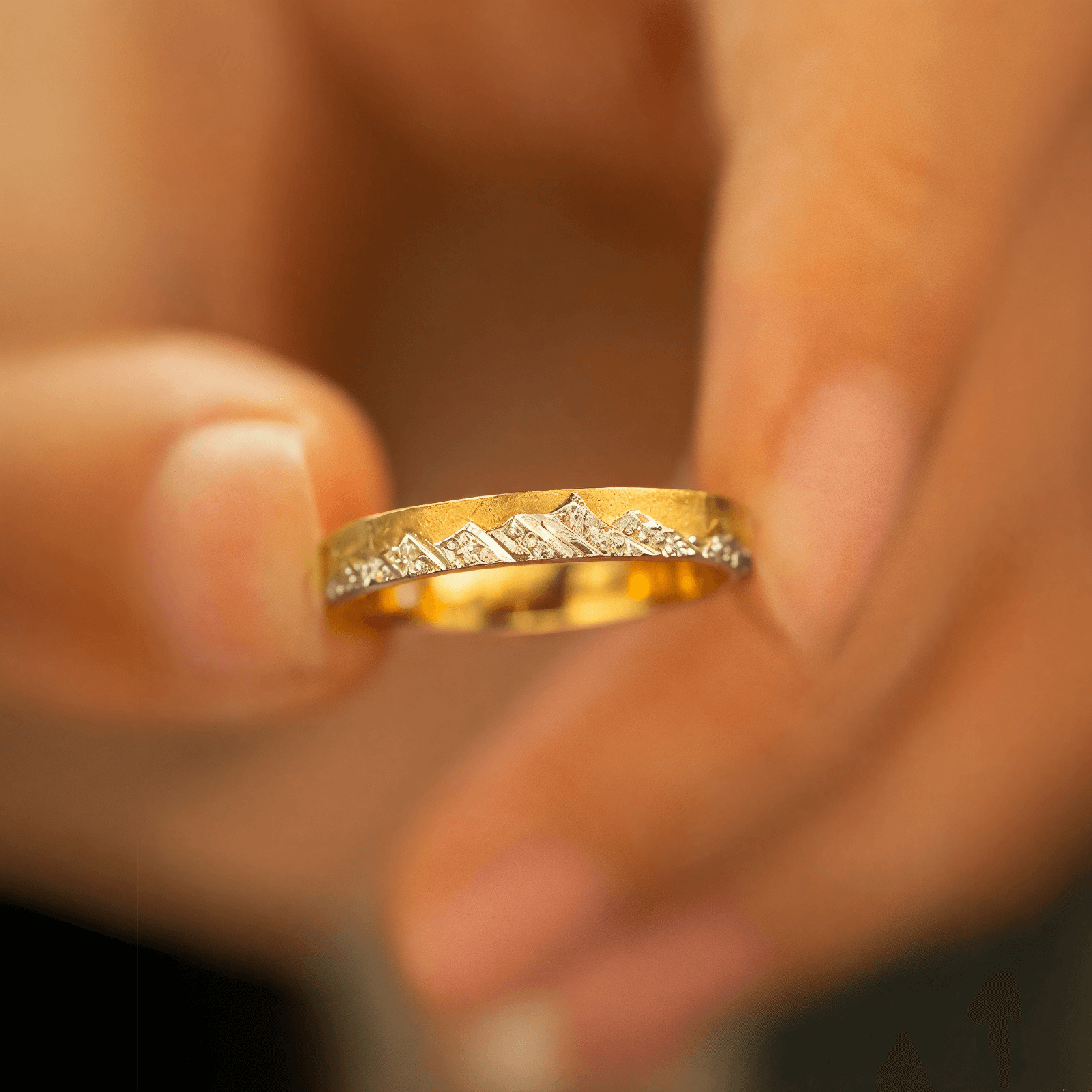 【Mont Blanc】Gold Hand-Engraved Mount Wedding Ring