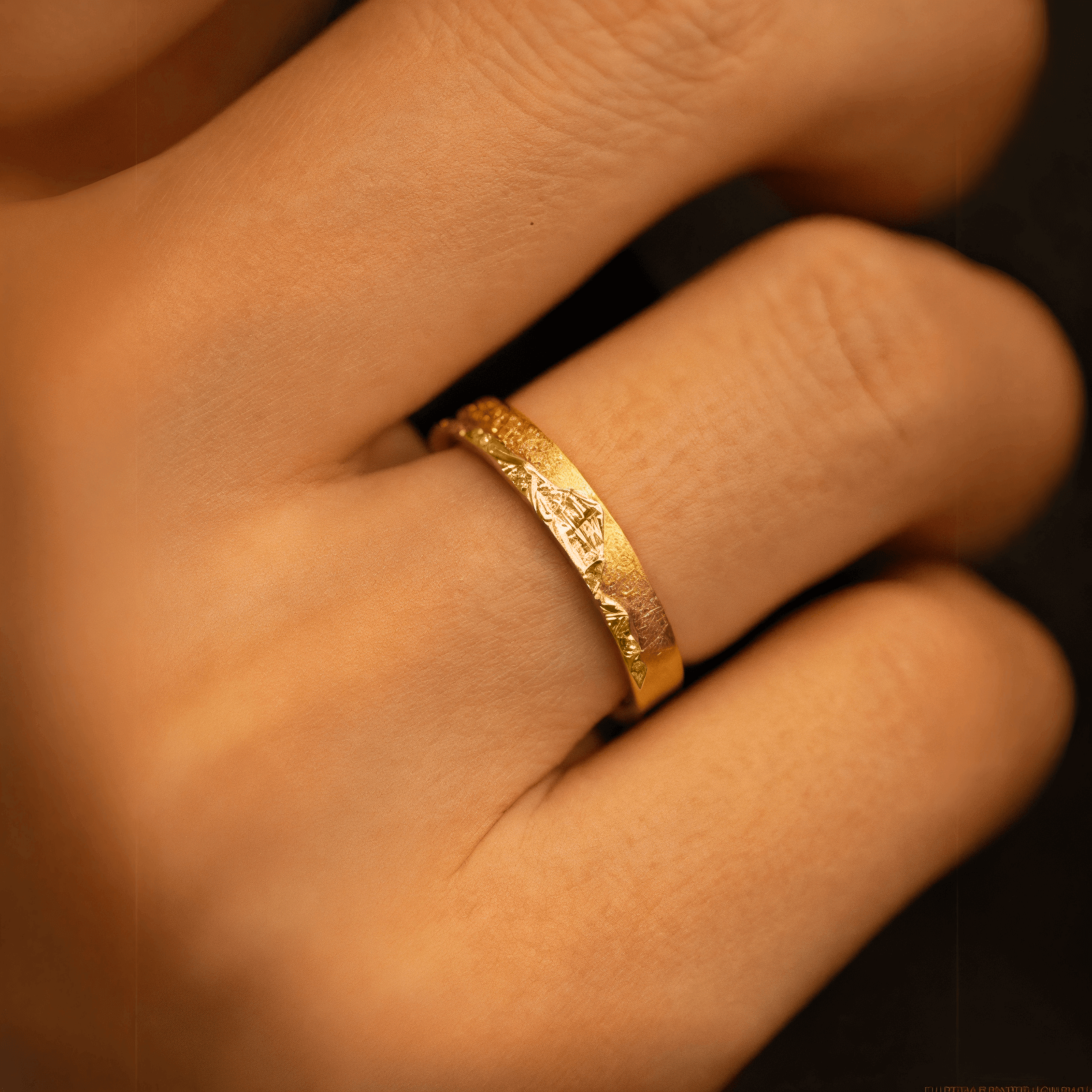 【Mt. Kailash】 Gold Hand-Engraved  Mens/Womens Mount Wedding Ring
