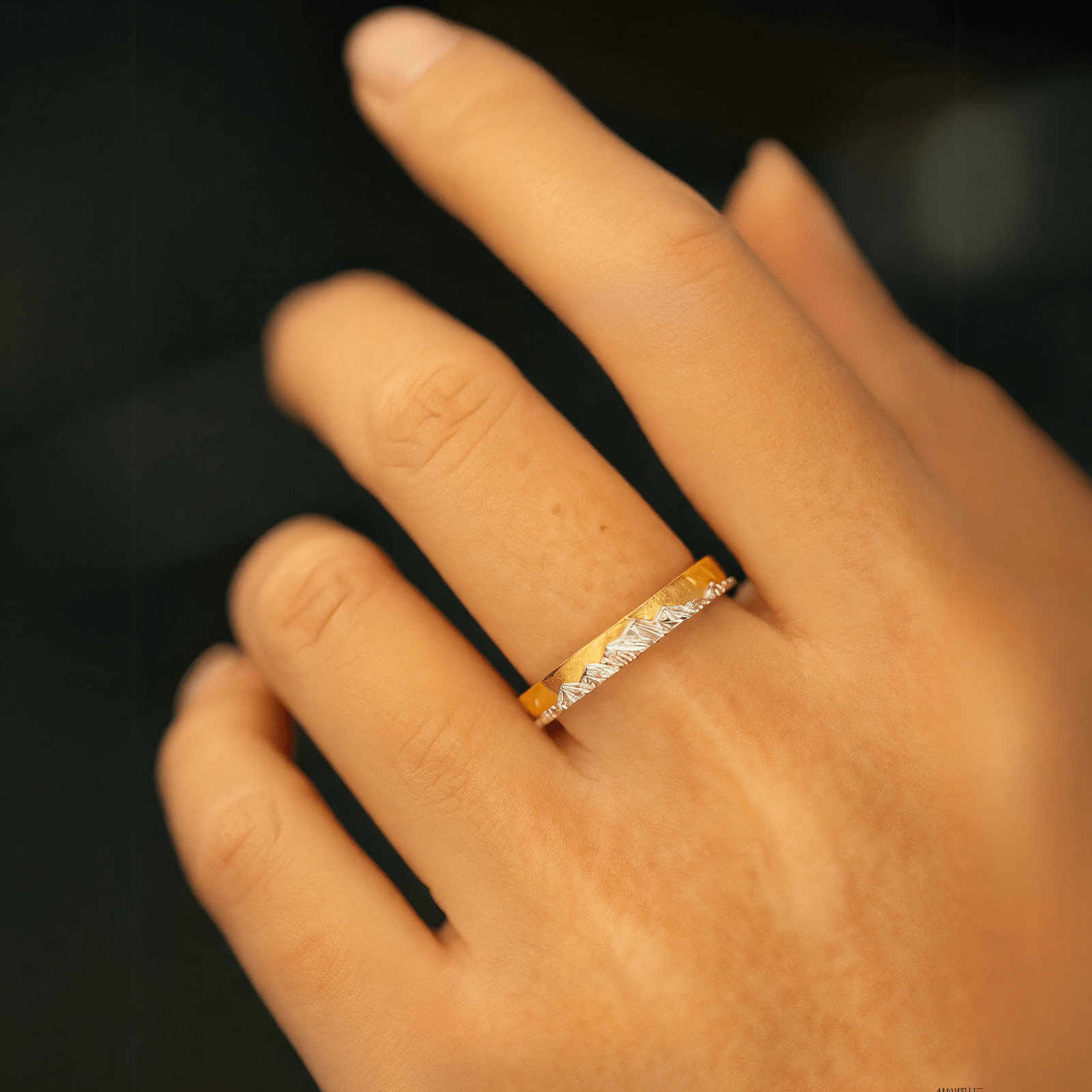 【Mont Blanc】Gold Hand-Engraved Mount Wedding Ring