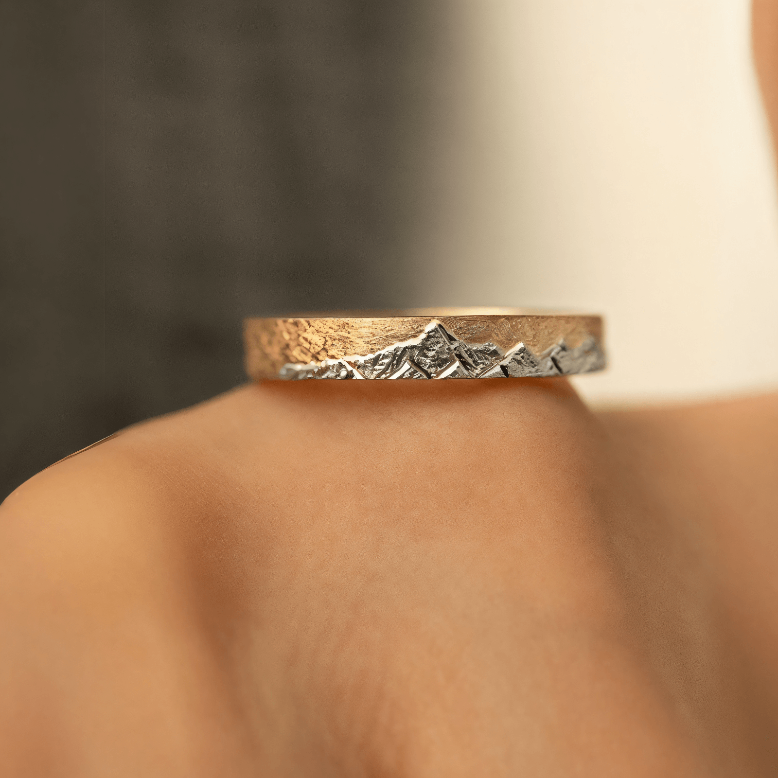 【Mt. Whitney】Gold Hand-Engraved Mount Wedding Ring