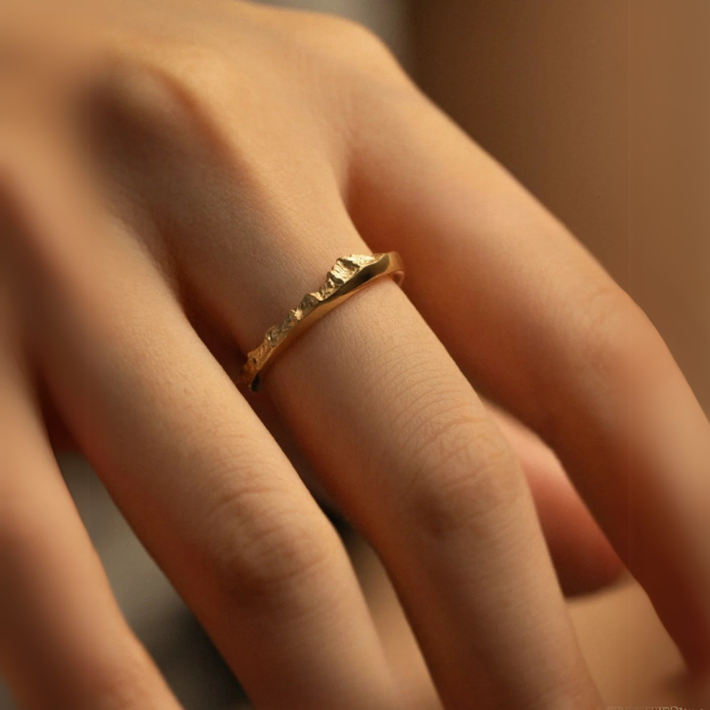 【Everest Summit】Gold Hand-Engraved Mount Everest Wedding Ring