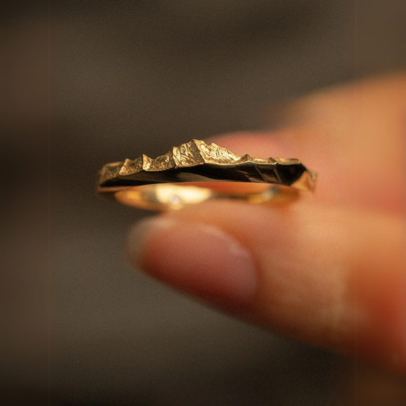 【Everest Summit】Gold Hand-Engraved Mount Everest Wedding Ring
