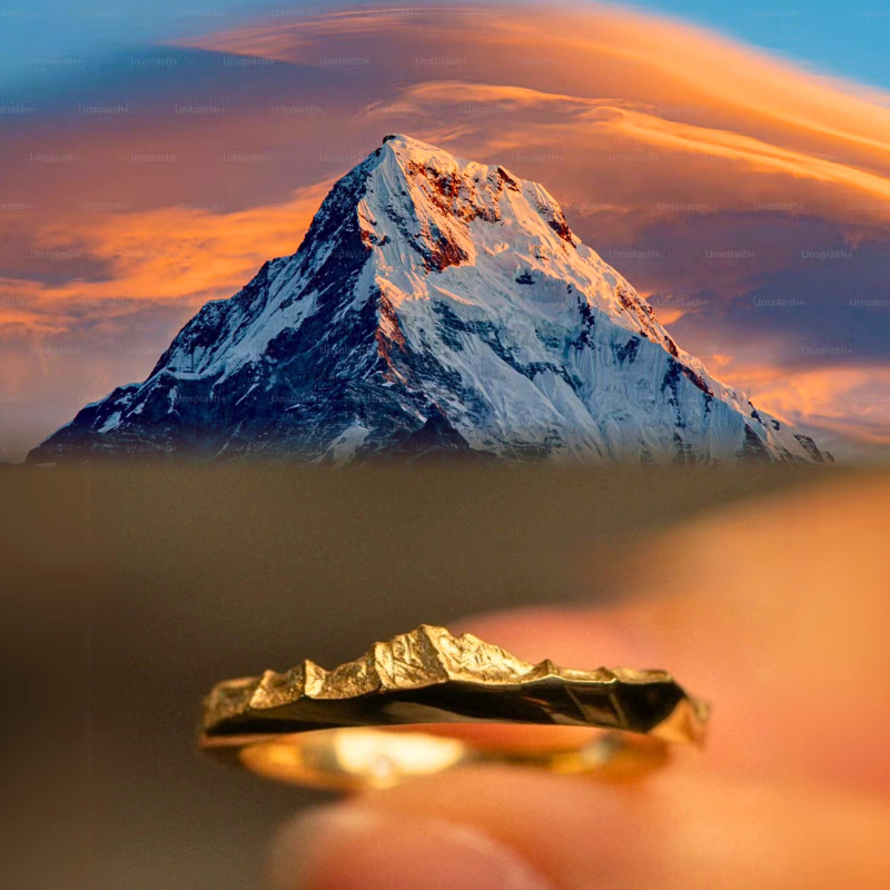 【Everest Summit】Gold Hand-Engraved Mount Everest Wedding Ring