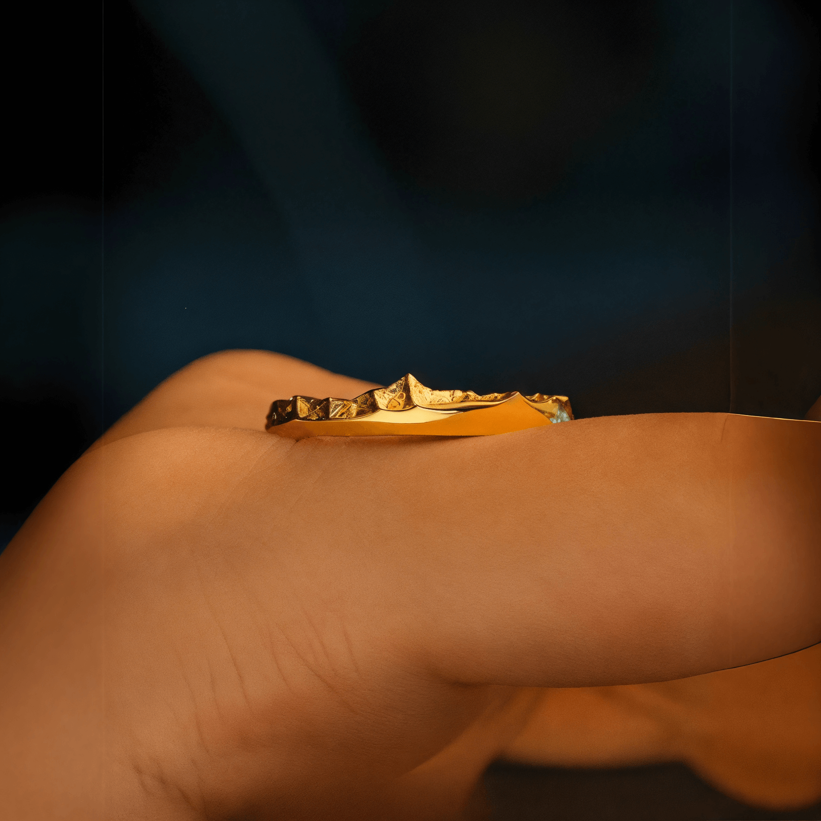 【Mt. Saint Elias】Gold Hand-Engraved Mount Mens/Womens Wedding Ring