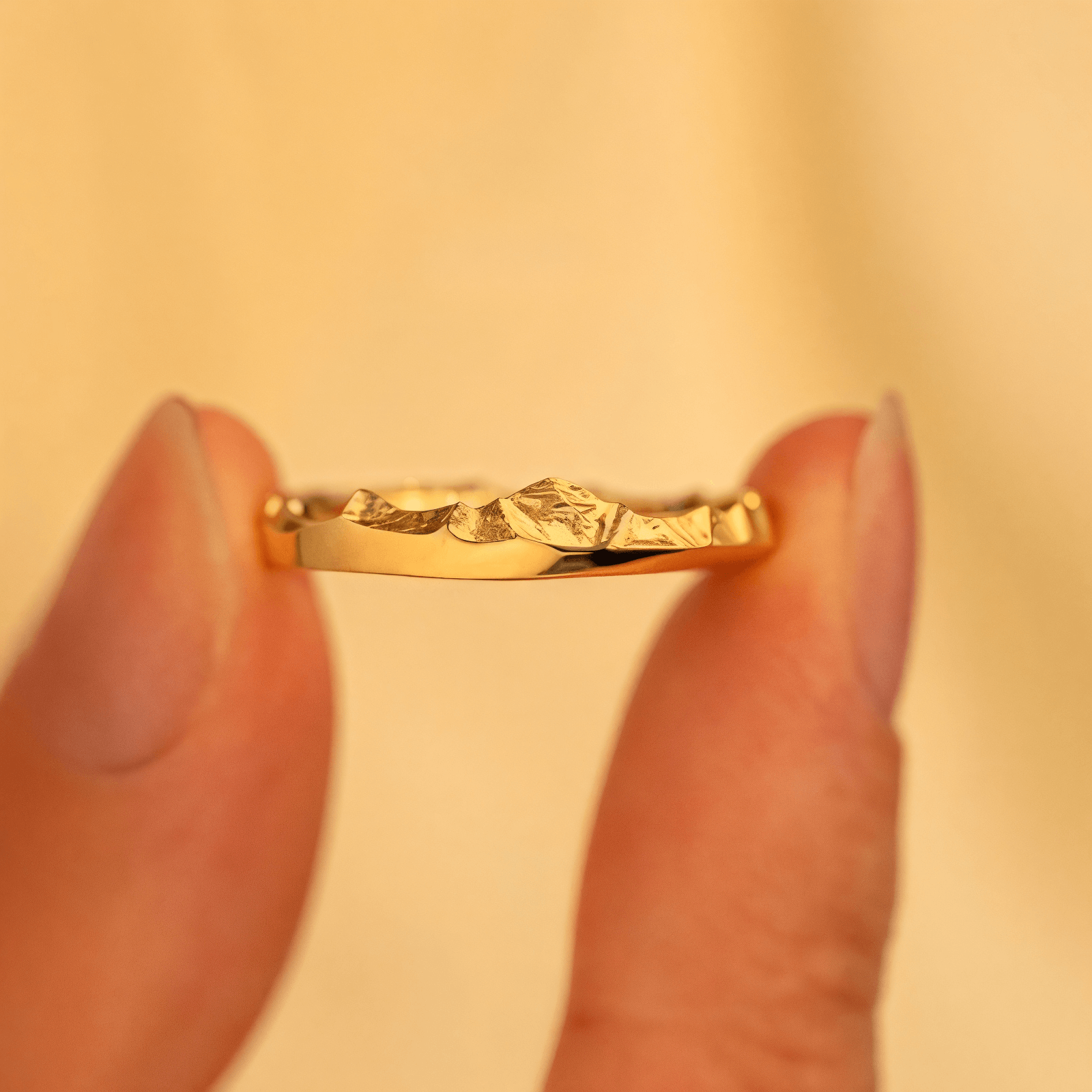 【Mt. Kailash】Gold Hand-Engraved Mount Mens/Womens Wedding Ring