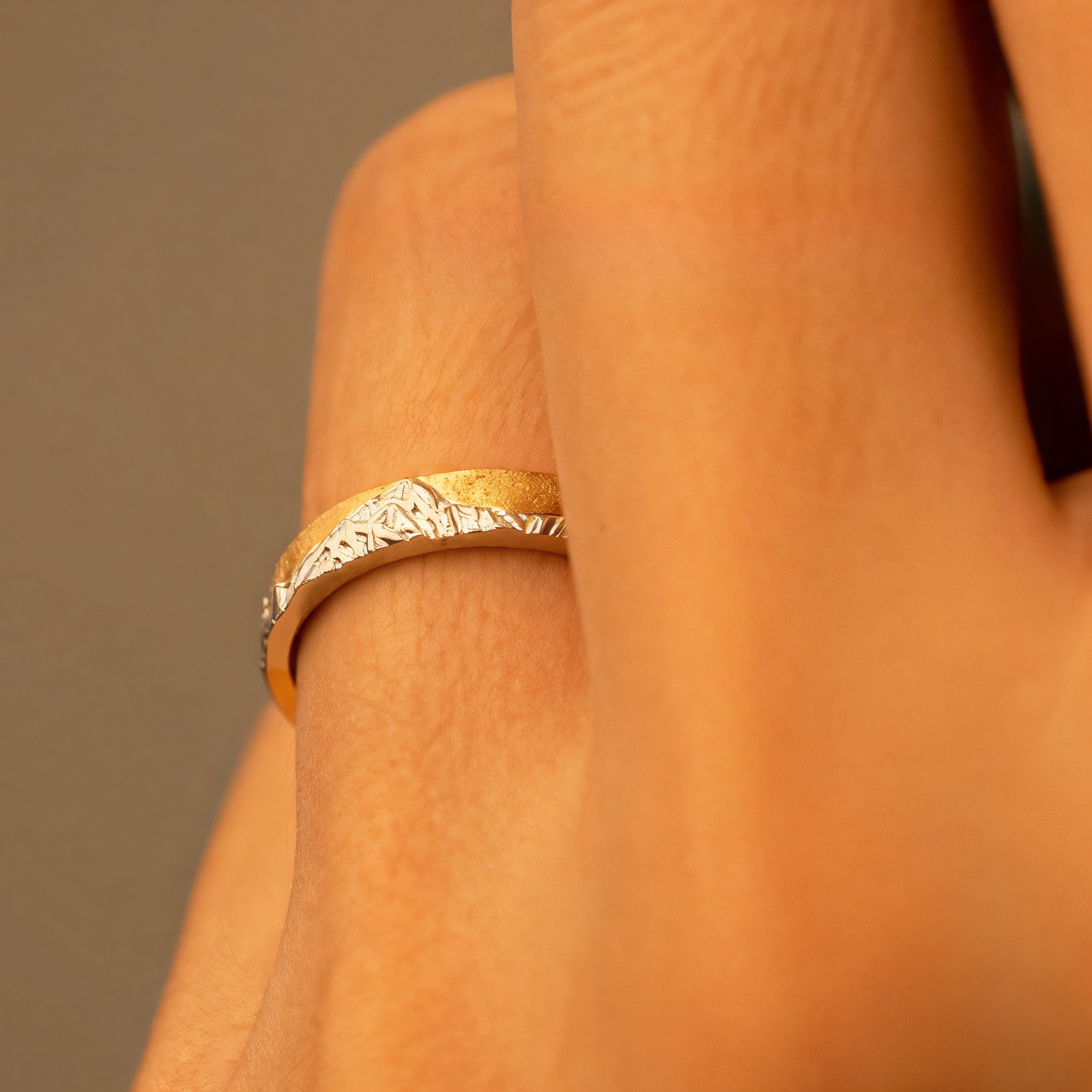 【Everest Summit】 Gold Hand-Engraved Mount Everest Wedding Ring