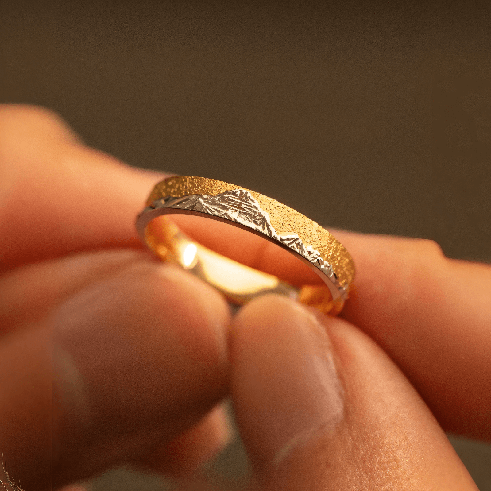【Mt. Kailash】 Gold Hand-Engraved Mount Mens/Womens Wedding Ring