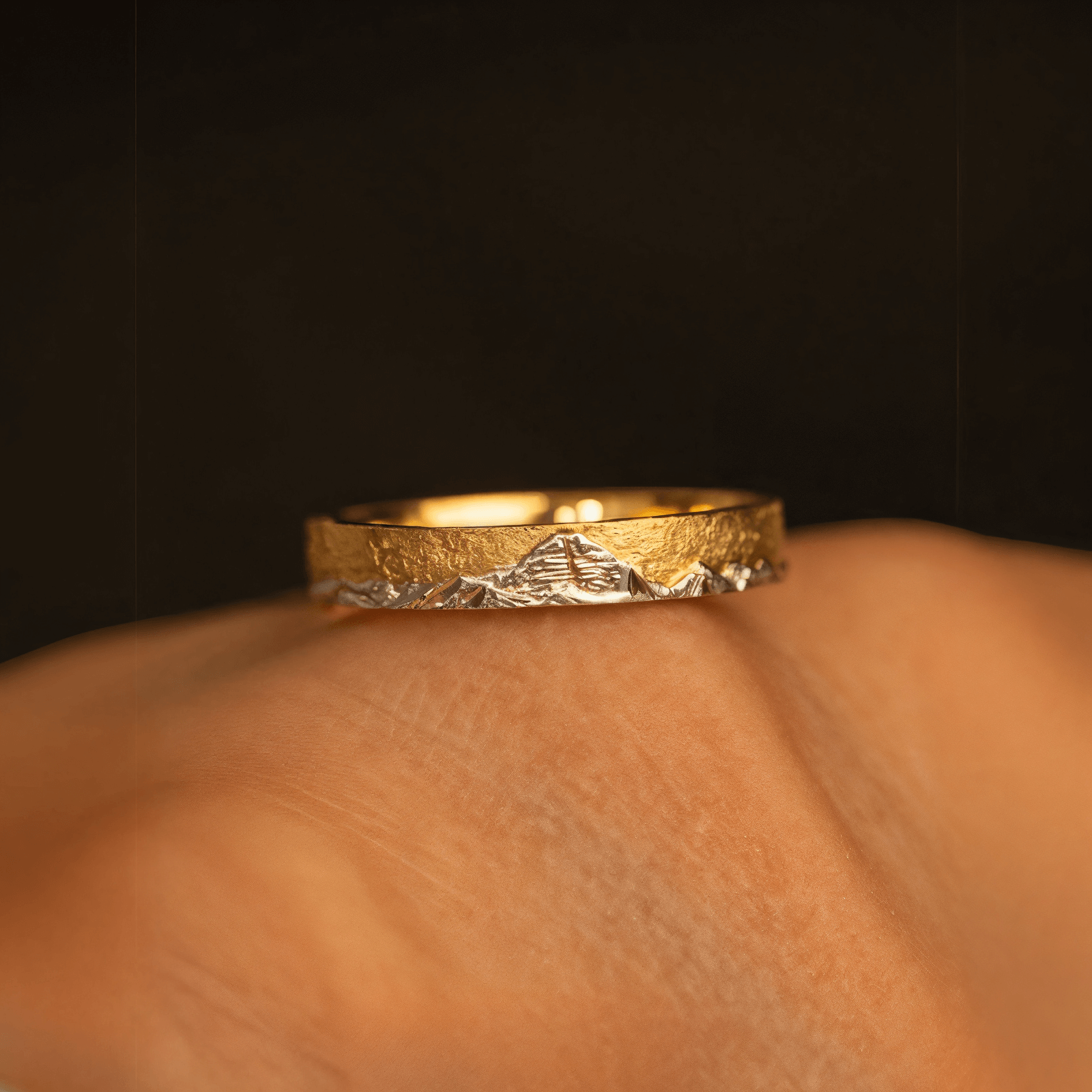 【Mt. Kailash】 Gold Hand-Engraved Mount Mens/Womens Wedding Ring