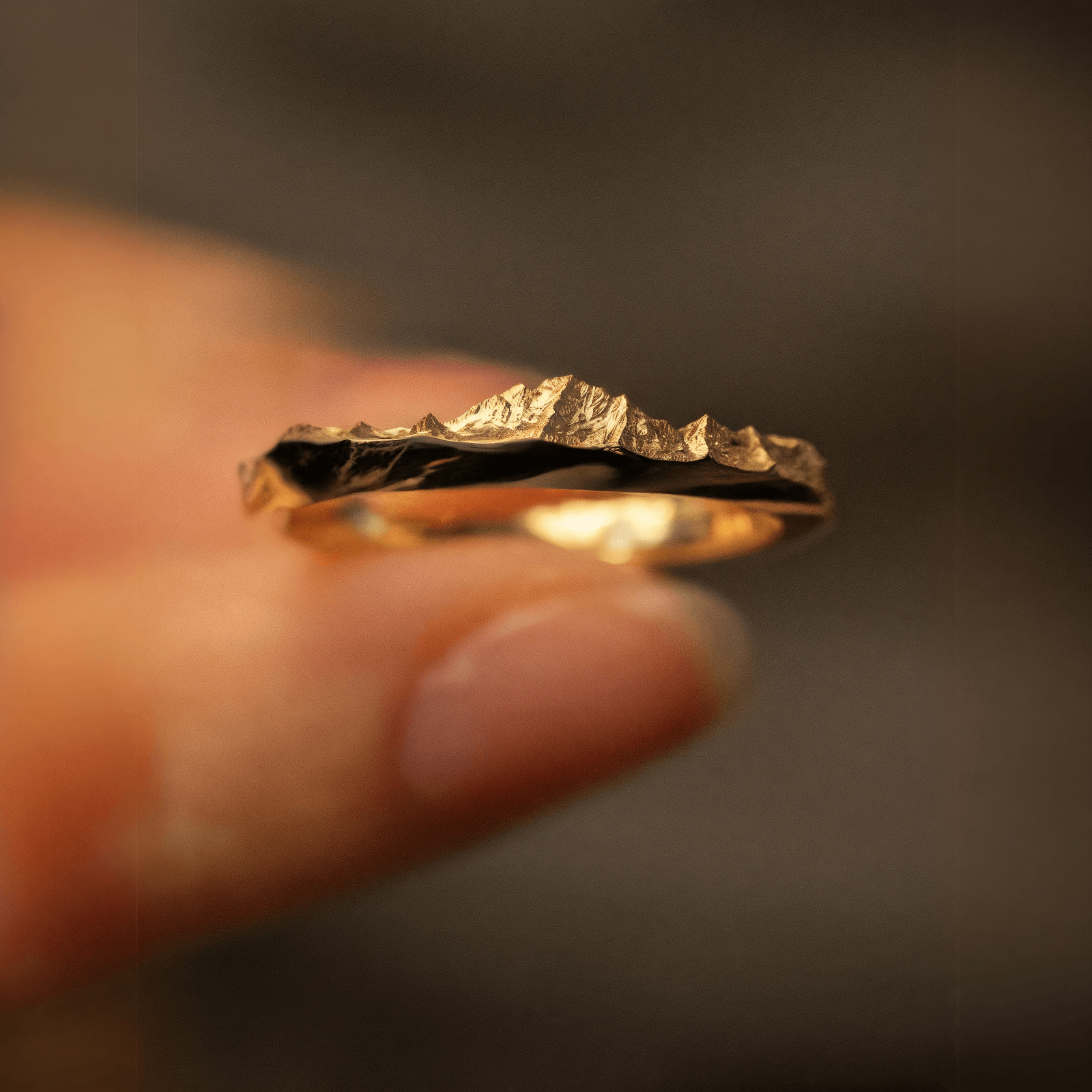 【Mt. Shasta】 Gold Hand-Engraved Mount Wedding Ring